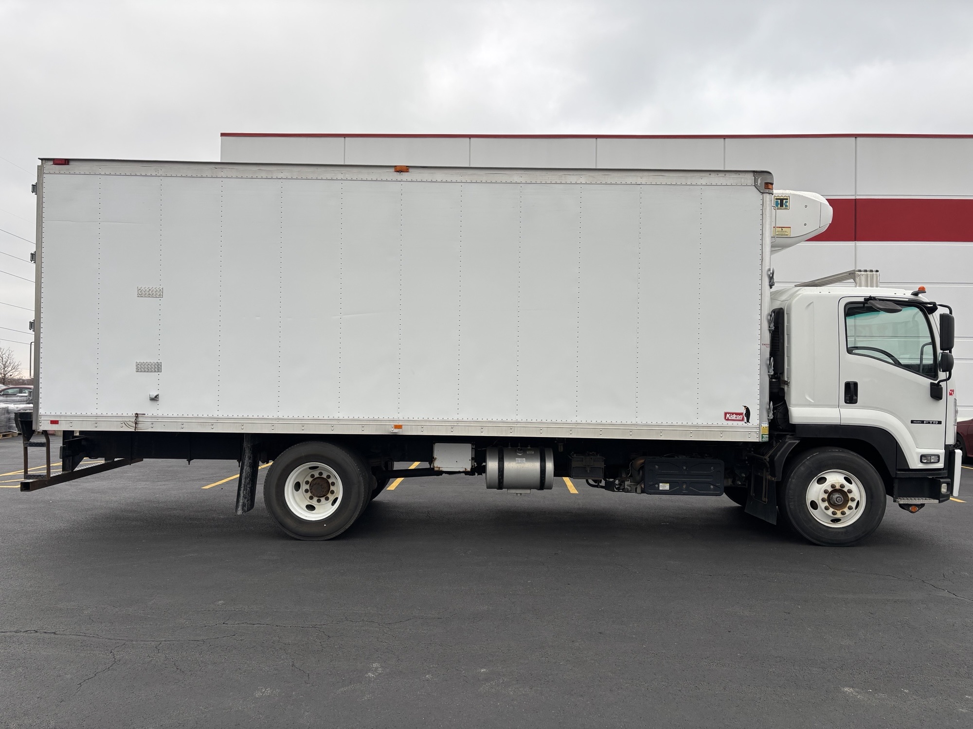 2019 ISUZU FTR - image 5 of 6