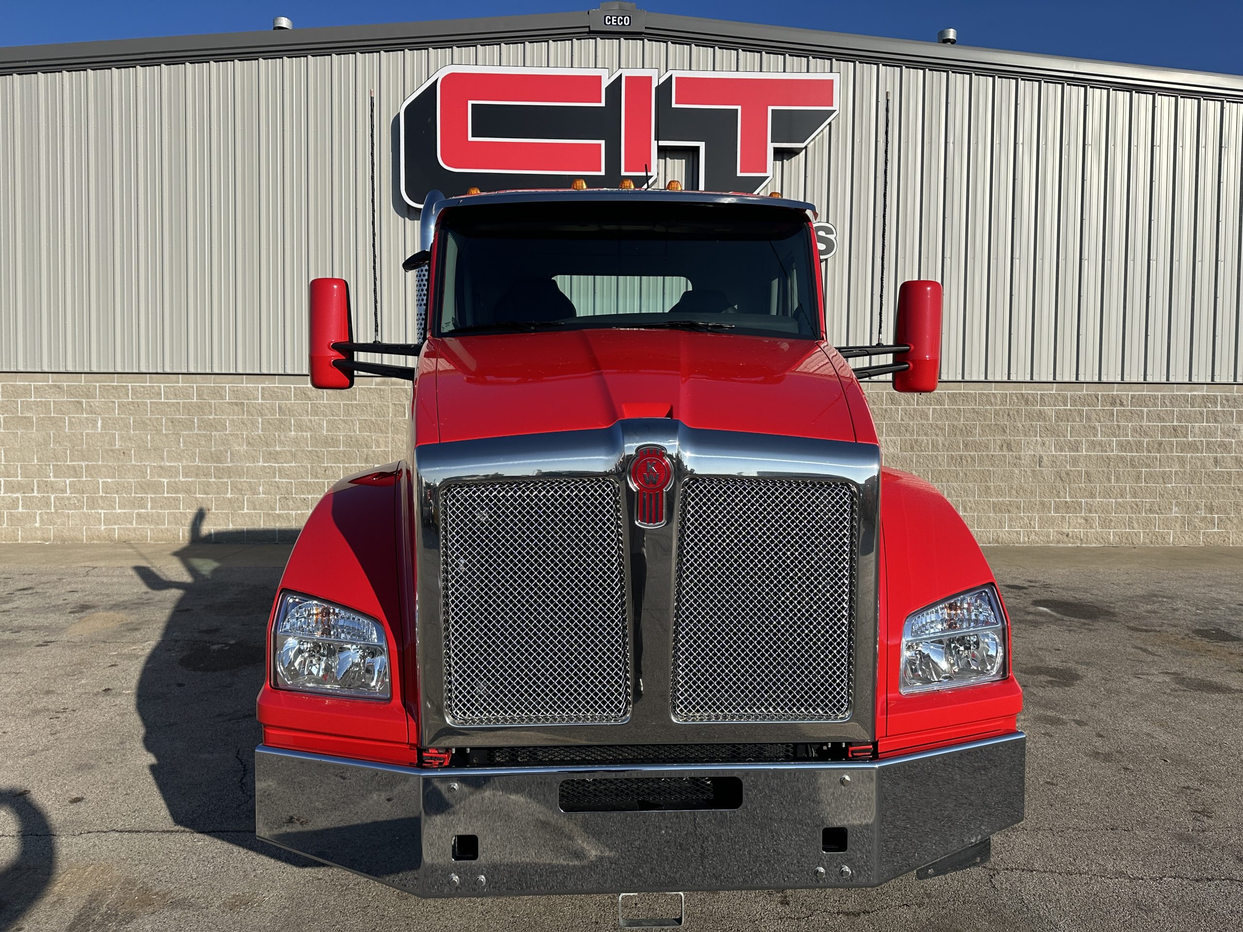 2023 KENWORTH T880 - image 2 of 6