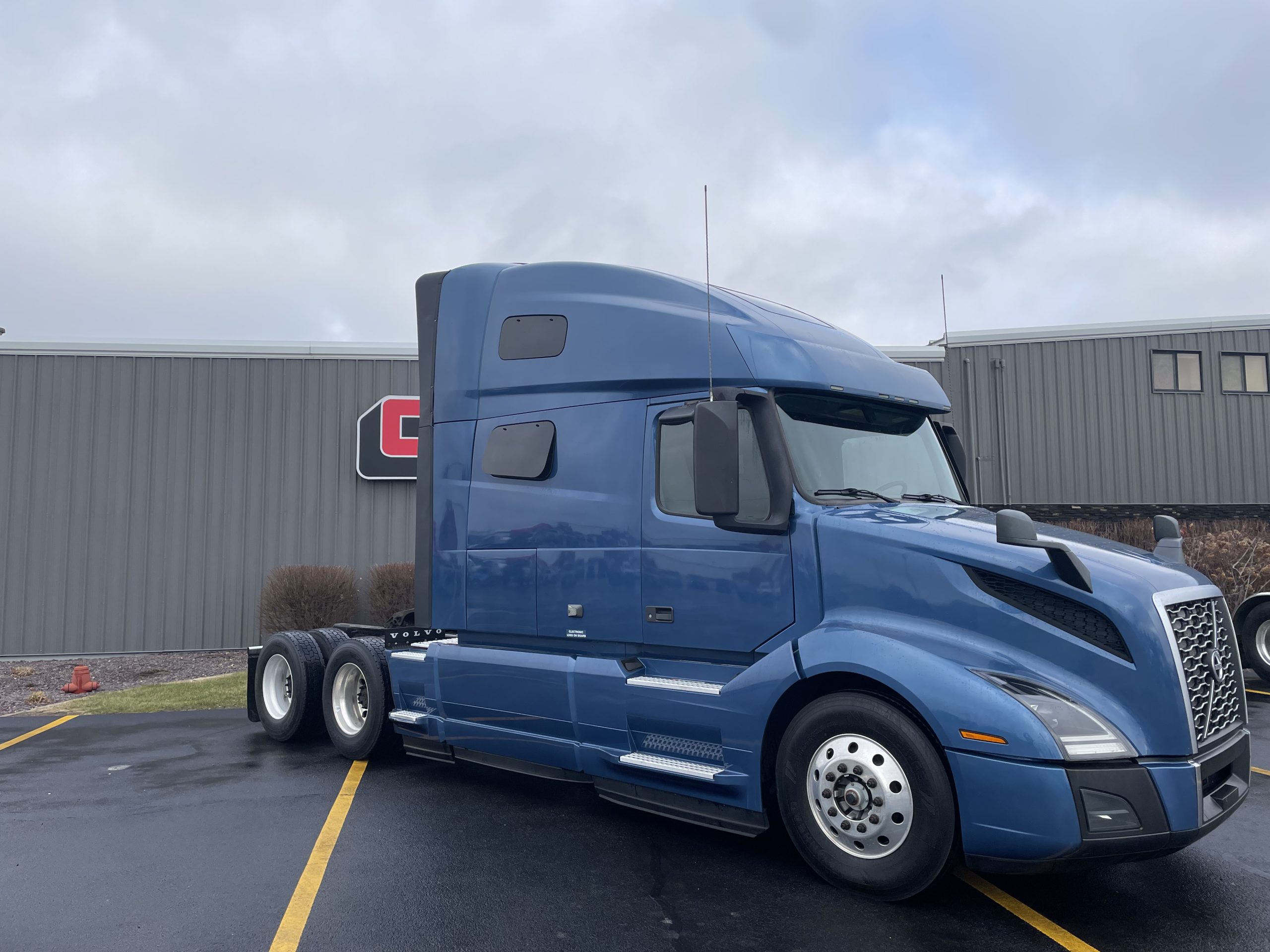 2018 VOLVO VNL760 - image 3 of 6