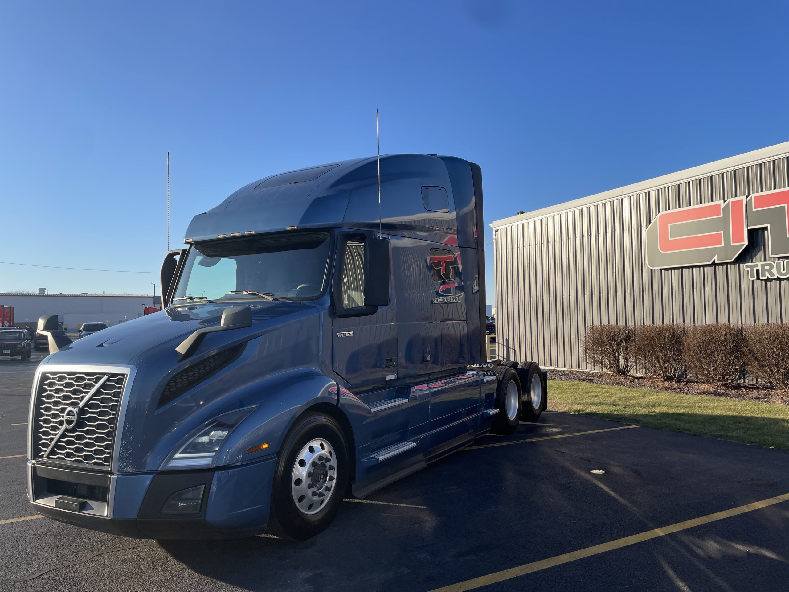 2019 VOLVO VNL760 - image 1 of 6