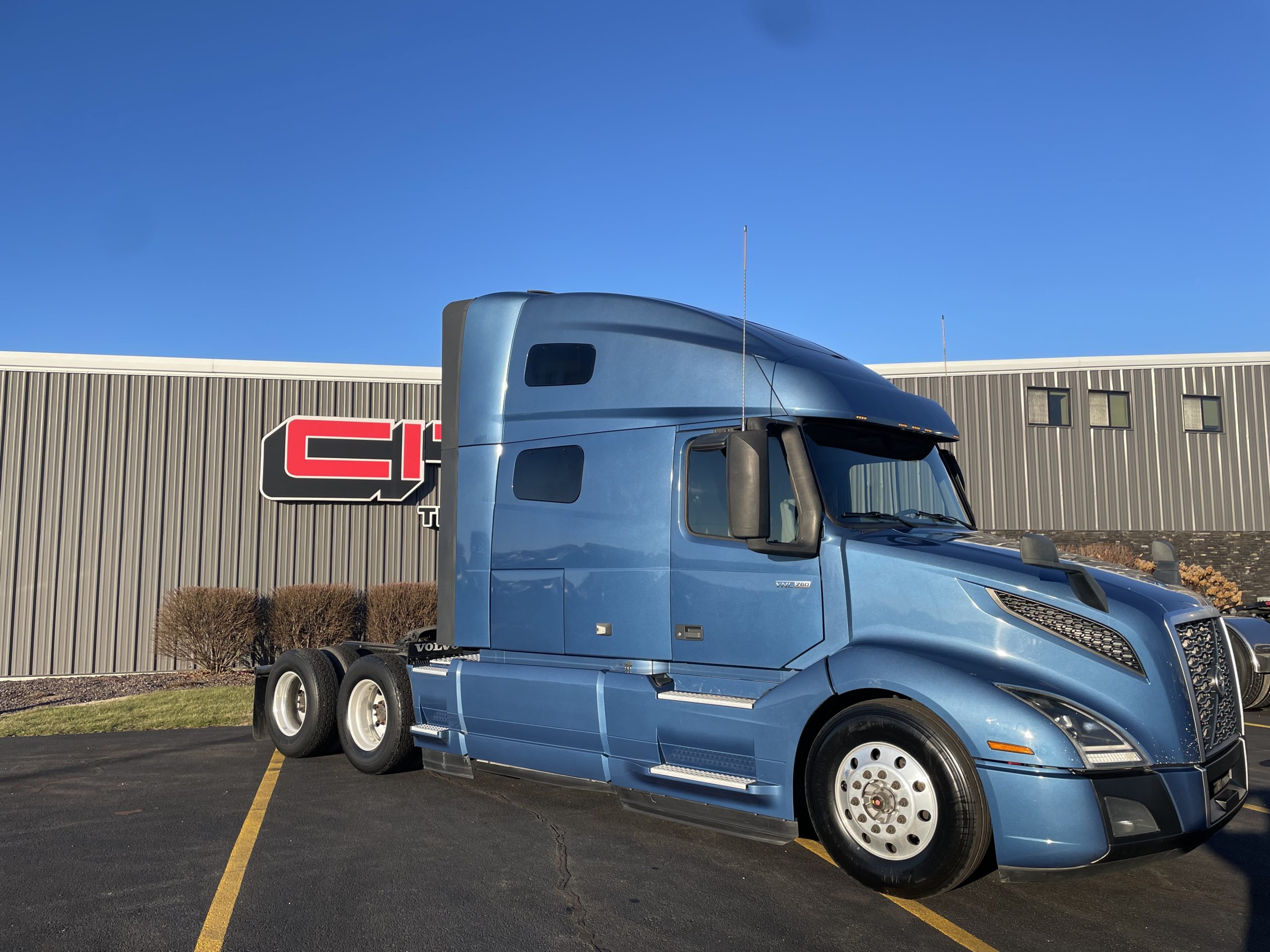 2019 VOLVO VNL760 - image 3 of 6