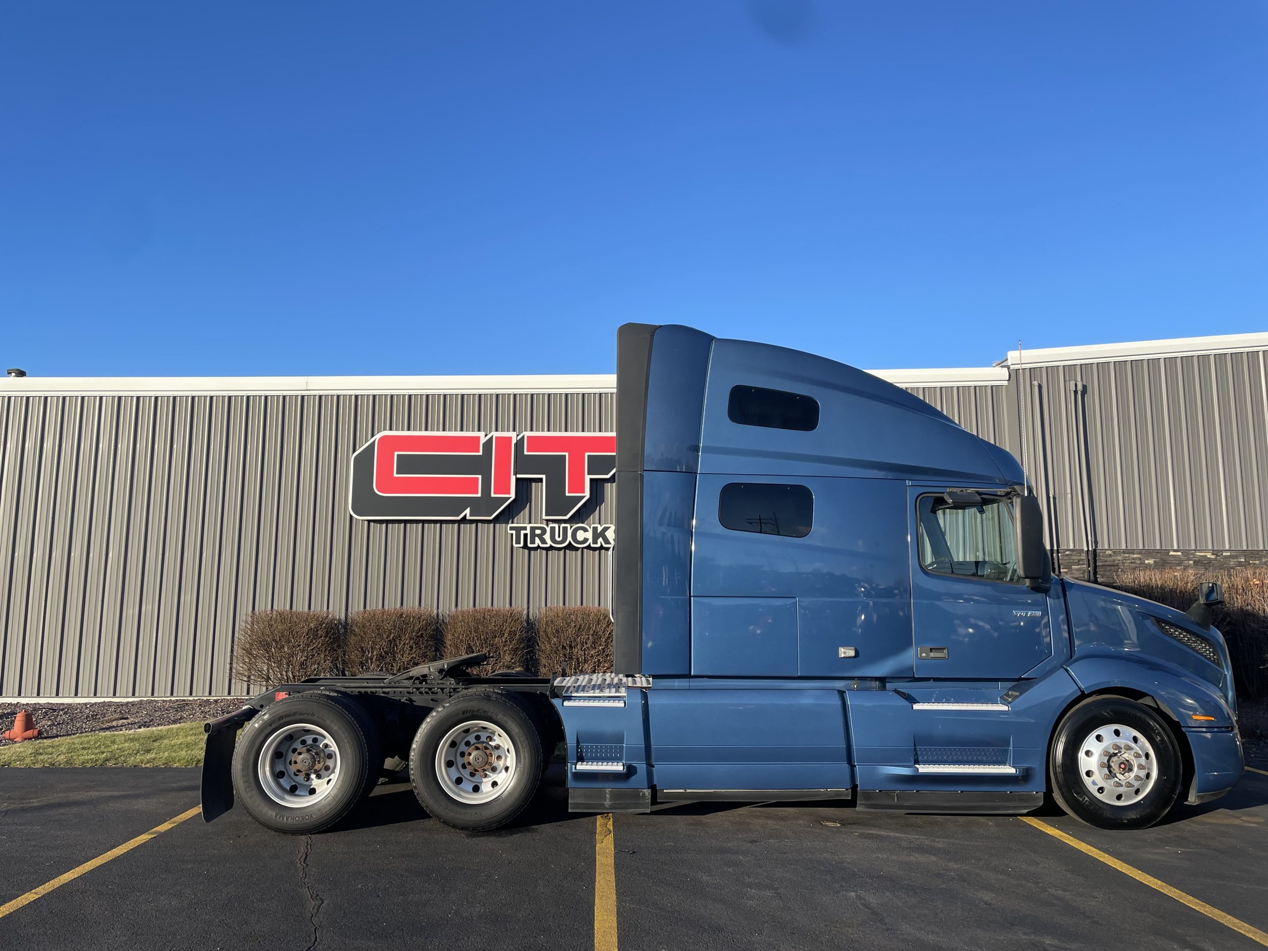 2019 VOLVO VNL760 - image 4 of 6