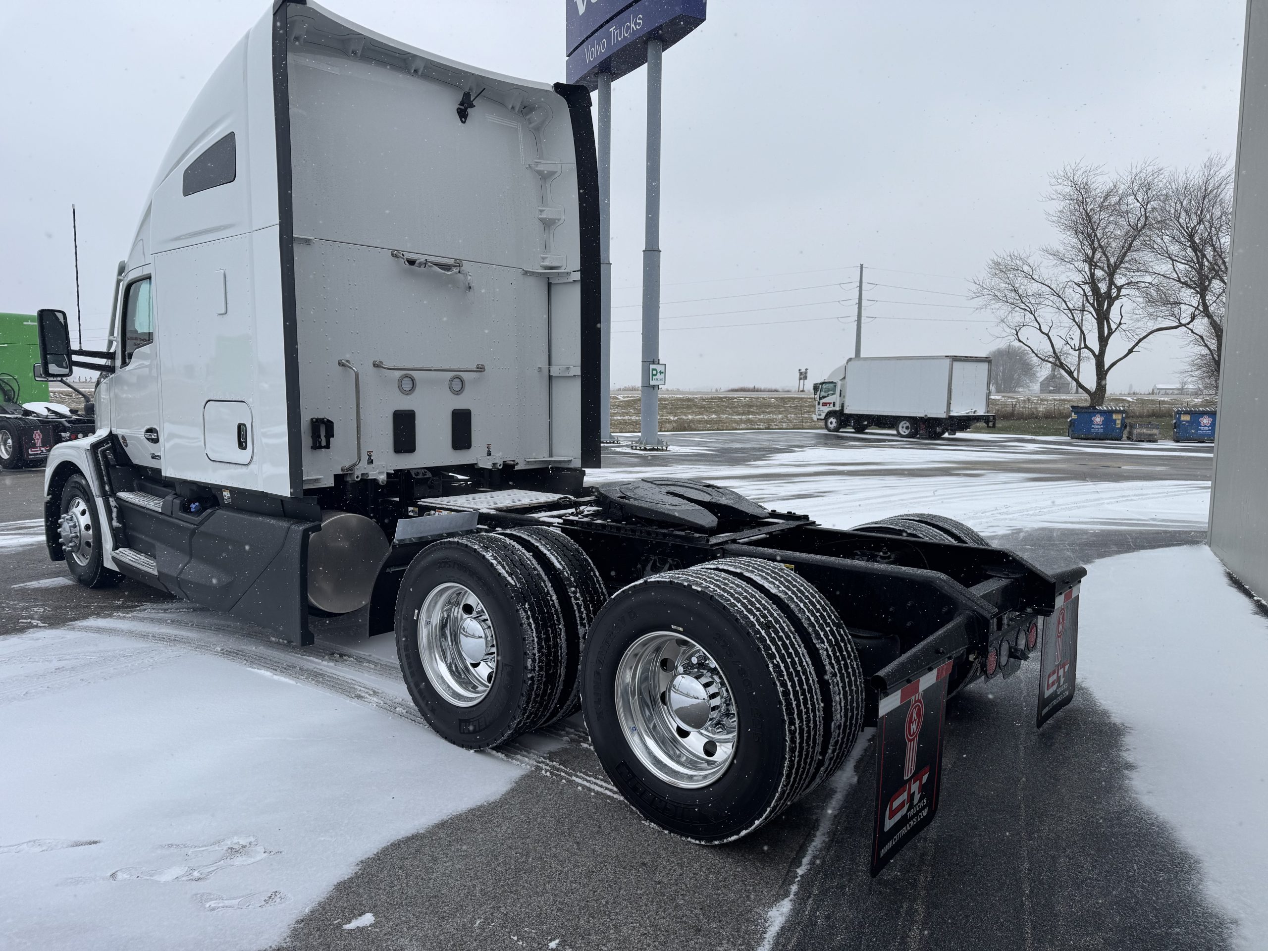 2025 KENWORTH T680 - image 3 of 6