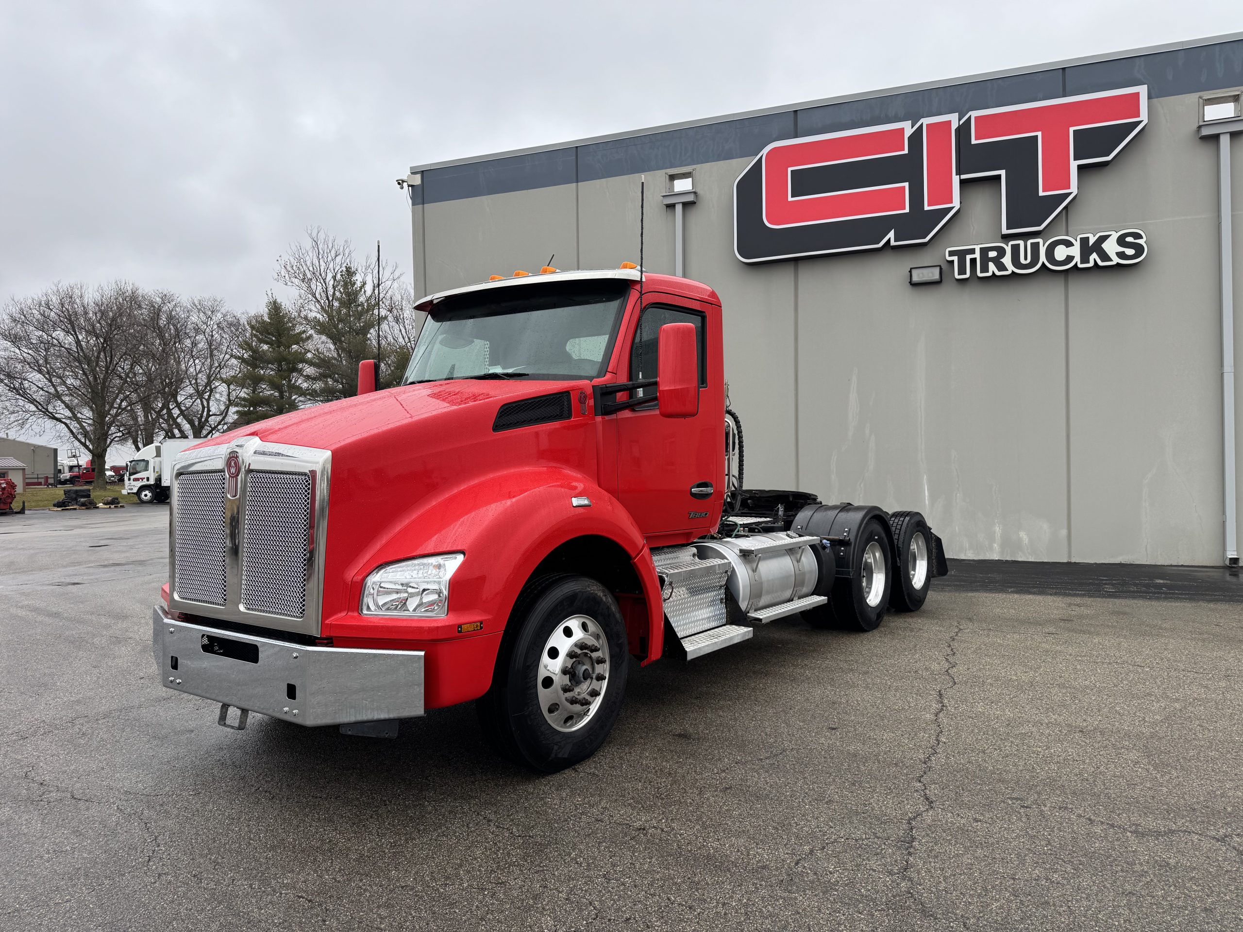 2023 KENWORTH T880 - image 2 of 6