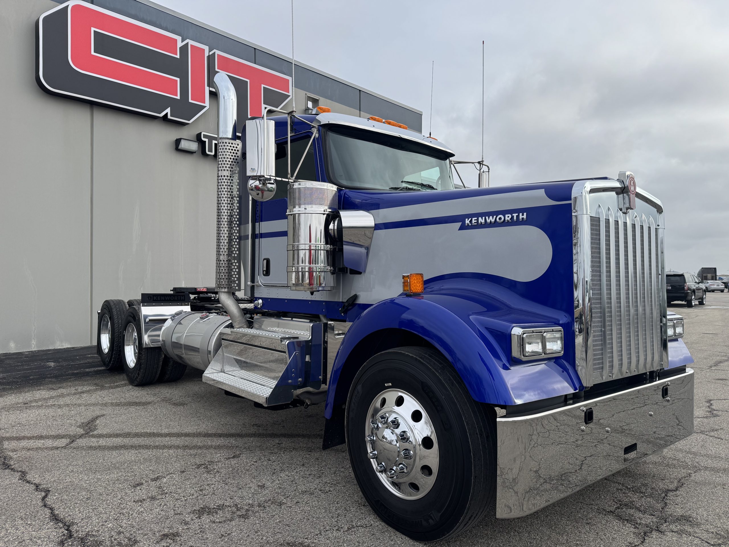 2025 KENWORTH W900L - image 6 of 6