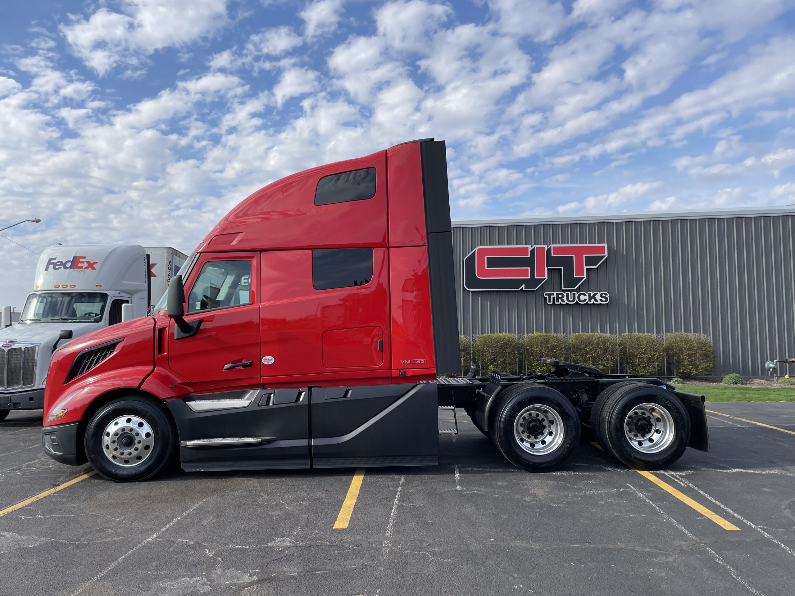 2025 VOLVO VNL660 - image 6 of 6