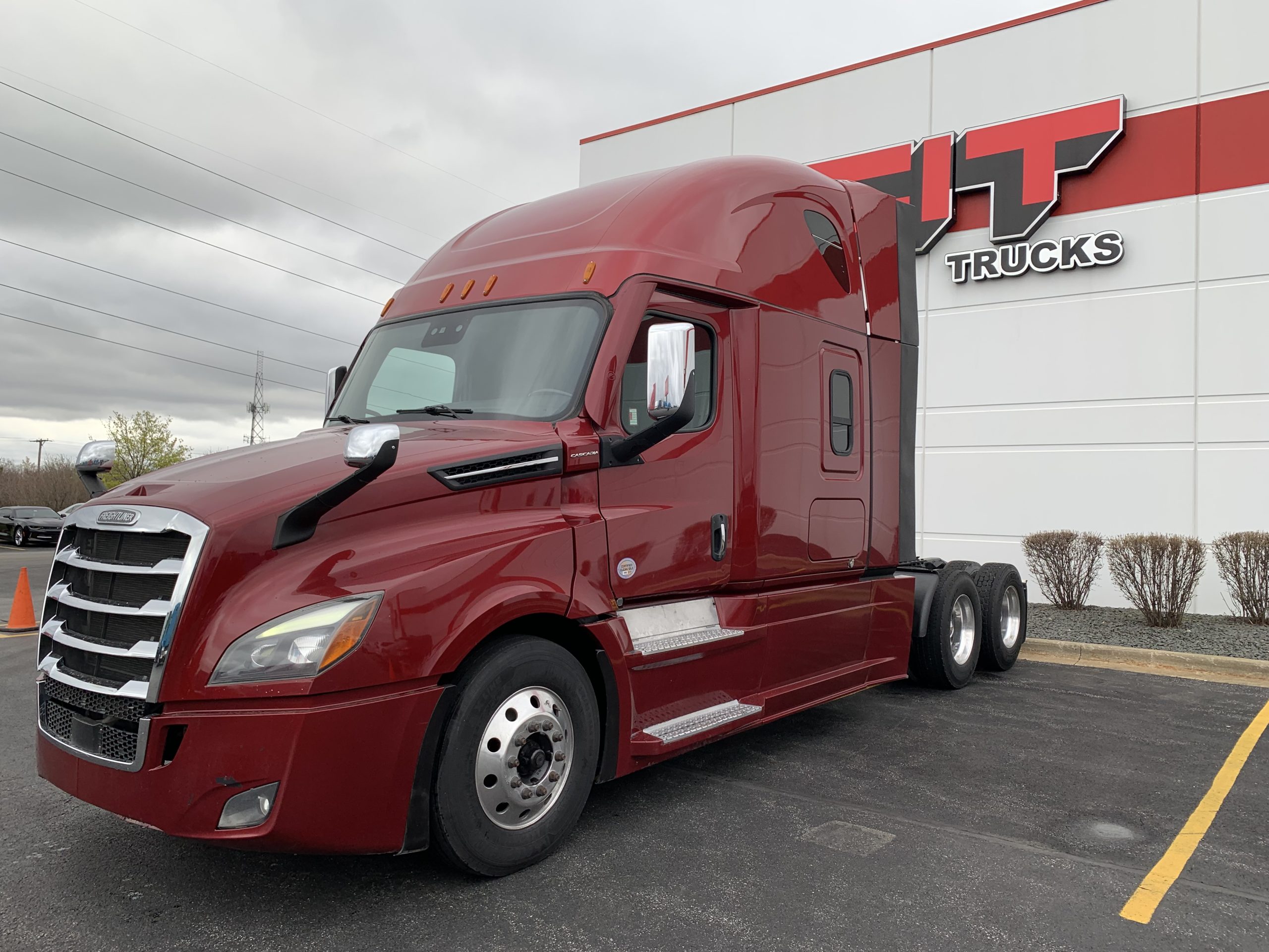 2022 FREIGHTLINER CASCADIA - image 1 of 6